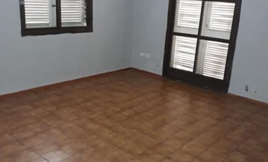 Departamento Duplex  En Venta 4 Ambientes con Cochera - Moreno Centro