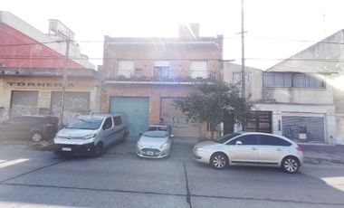 Venta en bloque de Casa y 2 Locales en San Martín