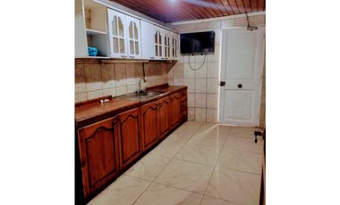 SANTIAGO / SAN RAMÓN / VENTA CASA 4D 1B 2E