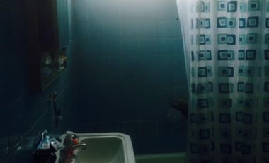 Casa de 4 ambientes sobre 2 lotes. Ideal constructora.