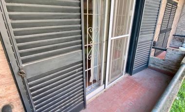 Departamento de 2 AMBIENTES ubicado en el Barrio Sindicato Empleados dé Comercio.