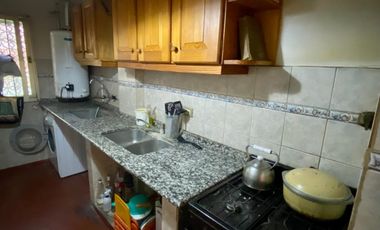 Departamento de 2 AMBIENTES ubicado en el Barrio Sindicato Empleados dé Comercio.