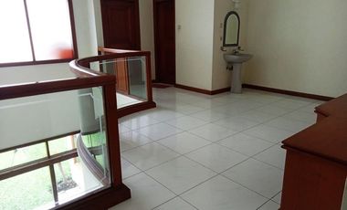 Di Sewakan Rumah Luxury Full Furnished 4 Kamar di Jl. Setrasari Bandung