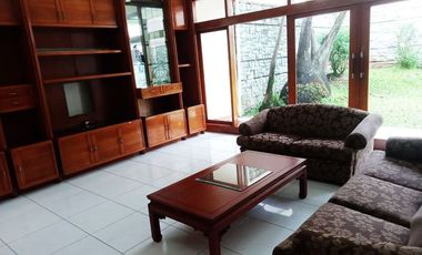 Di Sewakan Rumah Luxury Full Furnished 4 Kamar di Jl. Setrasari Bandung