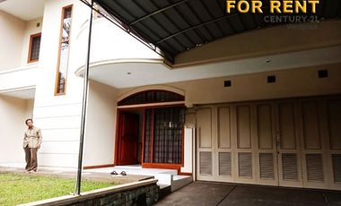 Di Sewakan Rumah Luxury Full Furnished 4 Kamar di Jl. Setrasari Bandung