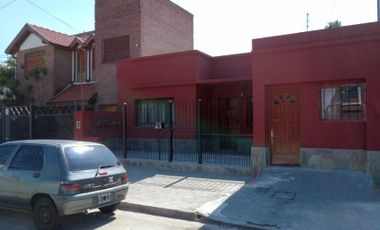 Casa con Departamento en venta en Quilmes Este