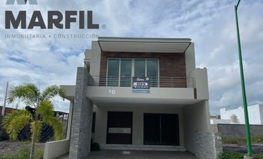 Casa en venta con recámara en planta baja en Villa de Álvarez, Colima