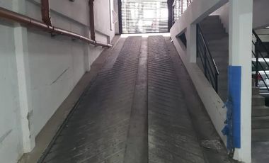 Cochera cubierta en exc ubicación. Hay varias.