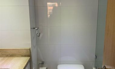 Amplio departamento Remodelado en El Golf calle Luz