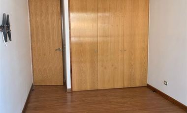 Amplio departamento Remodelado en El Golf calle Luz