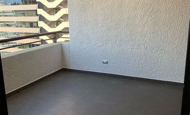 Amplio departamento Remodelado en El Golf calle Luz