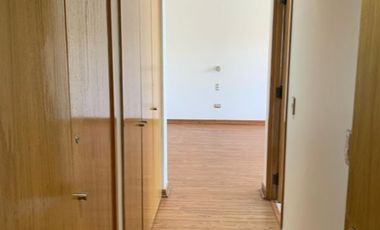 Amplio departamento Remodelado en El Golf calle Luz