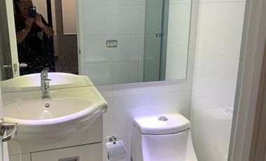Amplio departamento Remodelado en El Golf calle Luz