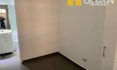 Amplio departamento Remodelado en El Golf calle Luz