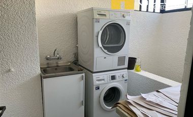 Amplio departamento Remodelado en El Golf calle Luz
