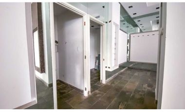 Se Alquila hermoso Local Comercial operativo en Marbella