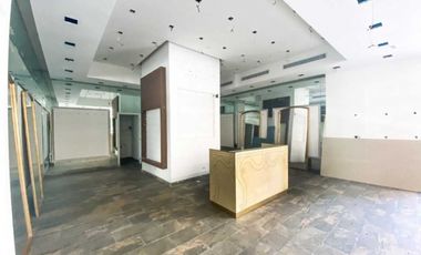 Se Alquila hermoso Local Comercial operativo en Marbella