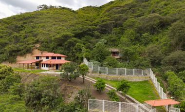 Casa de Nueva Construcción con Vistas a la Montaña en Zona Tranquila