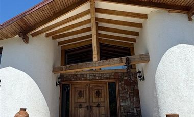Casa- parcela de 5D/6B +quincho+bodega+piscina en Naltahua