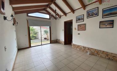 Casa- parcela de 5D/6B +quincho+bodega+piscina en Naltahua
