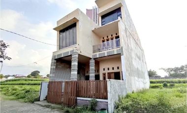 Rumah 3 Lantai Luas 98 di Sengkaling kota Malang