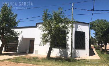 Casa en Planta Baja con 2 Dormitorios Cerca del Centro y La playa - Colon