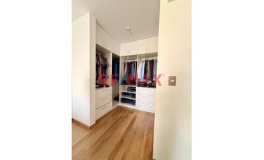 ¡Vive en la Exclusiva Urb. Hortensias de California! 🌟

Vende hermoso dúplex de 151 m² en un condominio cerrado y vigilado 24/7 con cámaras de segur