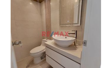 ¡Vive en la Exclusiva Urb. Hortensias de California! 🌟

Vende hermoso dúplex de 151 m² en un condominio cerrado y vigilado 24/7 con cámaras de segur