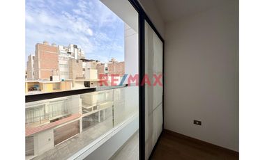 ¡Vive en la Exclusiva Urb. Hortensias de California! 🌟

Vende hermoso dúplex de 151 m² en un condominio cerrado y vigilado 24/7 con cámaras de segur