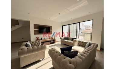 ¡Vive en la Exclusiva Urb. Hortensias de California! 🌟

Vende hermoso dúplex de 151 m² en un condominio cerrado y vigilado 24/7 con cámaras de segur