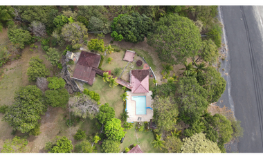Se vende Casa frente al mar en Costa Esmeralda, San Carlos