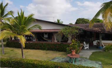 Se vende Casa frente al mar en Costa Esmeralda, San Carlos