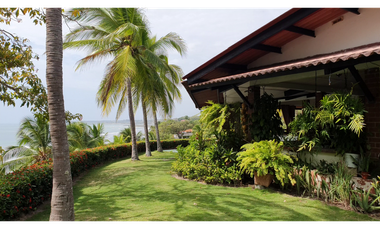 Se vende Casa frente al mar en Costa Esmeralda, San Carlos