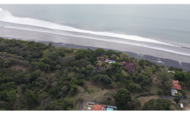 Se vende Casa frente al mar en Costa Esmeralda, San Carlos