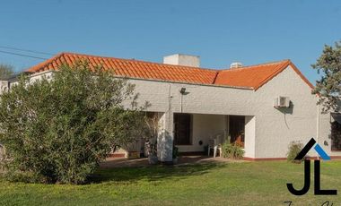 Casa con parque de 1700 m2 en Venta ubicado en el casco urbano de Capilla del Señor