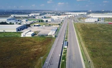 Terreno industrial en venta 8200 m en parque cerca de queretaro