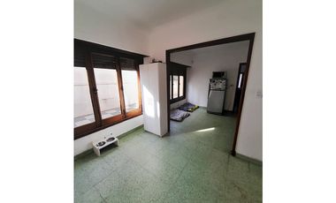 PERMUTAMOS - CHALET ALQUILADO POR DPTO EN LA PLATA
