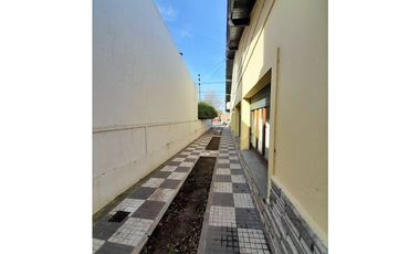 PERMUTAMOS - CHALET ALQUILADO POR DPTO EN LA PLATA
