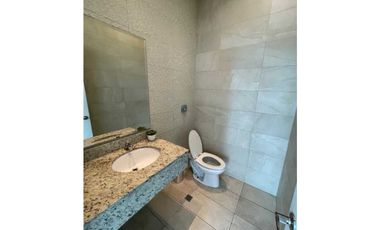 ALQUILER OFICINAAMOBLADA HABITATS  AREA BANCARIA 80 M2 MTTO INCLUIDO