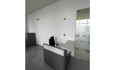 ALQUILER OFICINAAMOBLADA HABITATS  AREA BANCARIA 80 M2 MTTO INCLUIDO