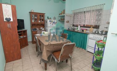 Casa I Venta I 2 Ambientes I Bernal I PH con Parque