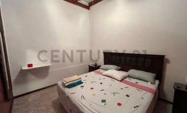 Casa con local comercial