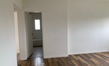 Casa en venta. Lote interno. con pileta San Matías, Escobar