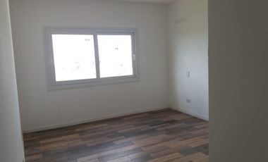 Casa en venta. Lote interno. con pileta San Matías, Escobar