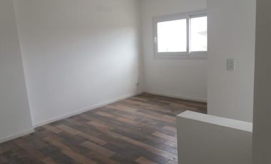 Casa en venta. Lote interno. con pileta San Matías, Escobar