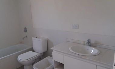 Casa en venta. Lote interno. con pileta San Matías, Escobar