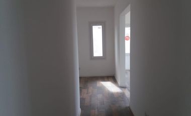 Casa en venta. Lote interno. con pileta San Matías, Escobar