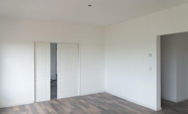 Casa en venta. Lote interno. con pileta San Matías, Escobar