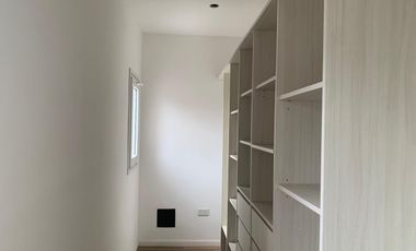 Casa en venta. Lote interno. con pileta San Matías, Escobar
