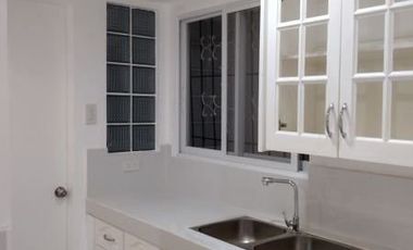 HOUSE FOR SALE IN BACOLOD CITY: Lovely white house in the heart of the city, ideal for professionals, young couples or retirees
